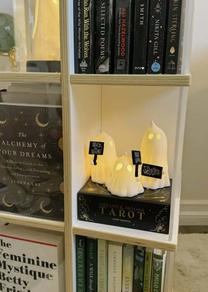 Reading Corner Halloween Decor Ideas