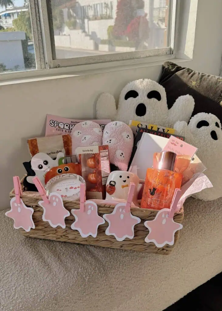 Halloween boo baskets | Halloween Movie Night Ideas