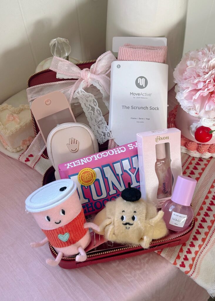 DIY Valentine's Day Basket Ideas - cosmetic bag