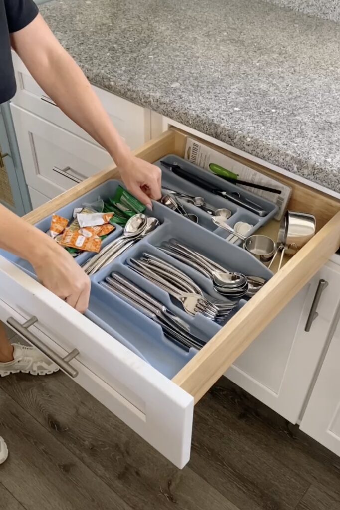 How to Organize Kitchen Drawers